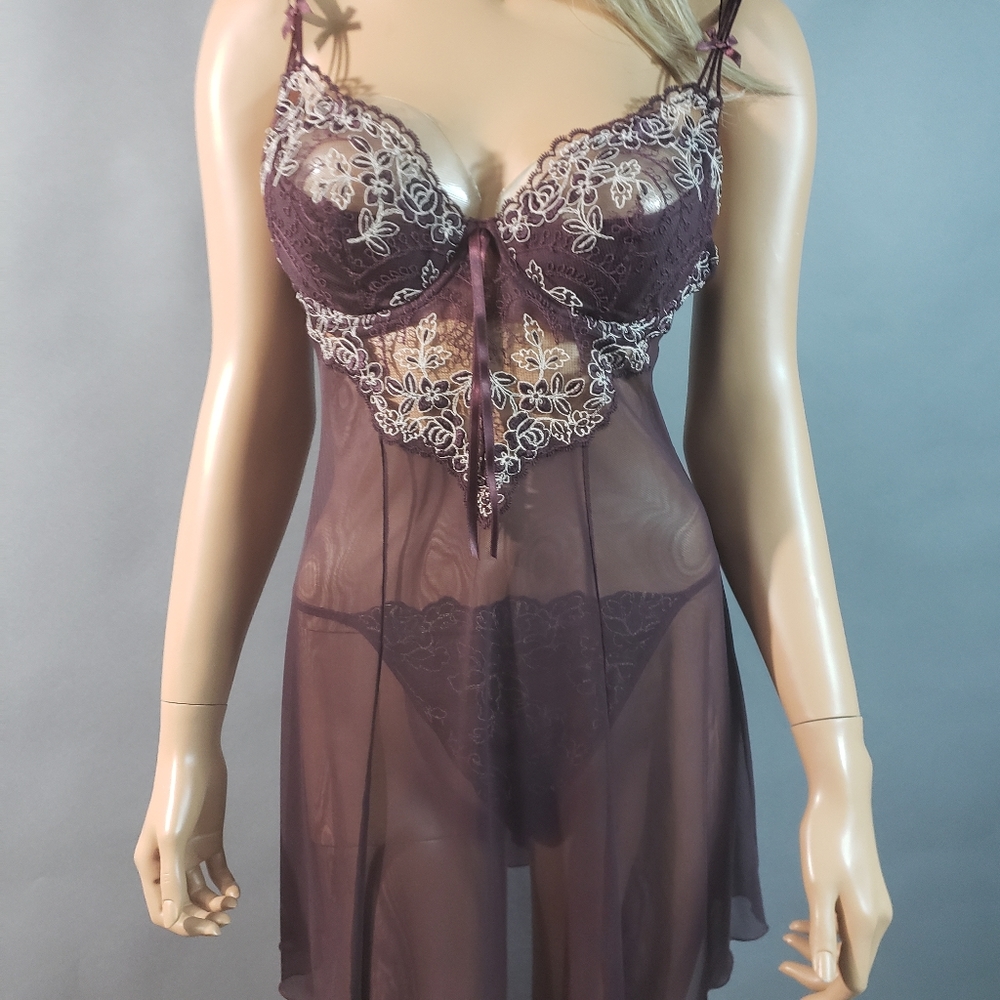 Ravage made in France Chemise size Med 2 tone embroidery